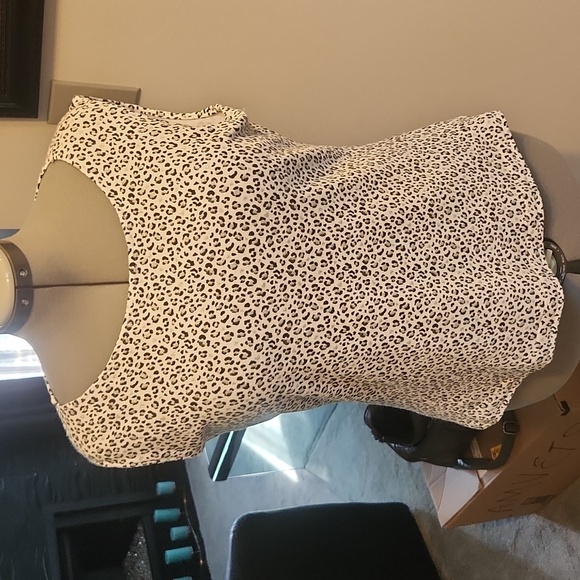 2 Pc Chic Animal Print Blouse with Matching Cape - Picture 3 of 4